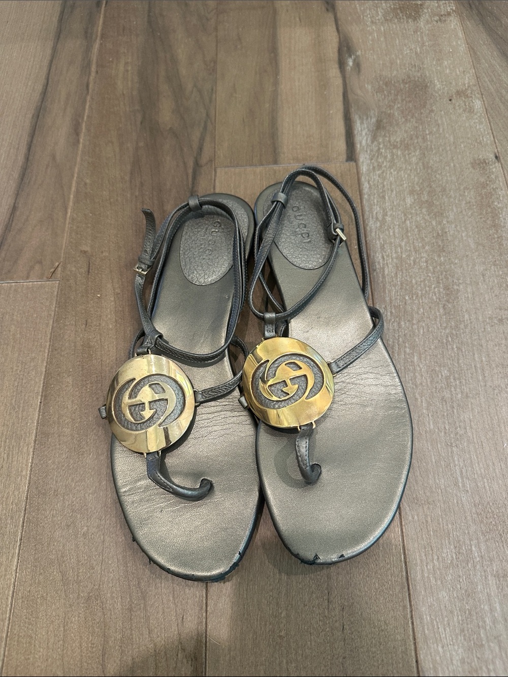 Gucci Women's Gunmetal Leather Thong Sandals with Gold Logo Size 6.5